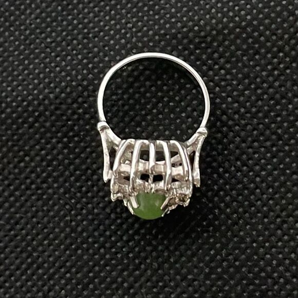 Ring with green gem in the middle - Picture 4 of 7